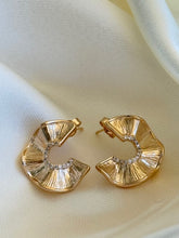 Brinco Orgânico Dourado com Zircônias