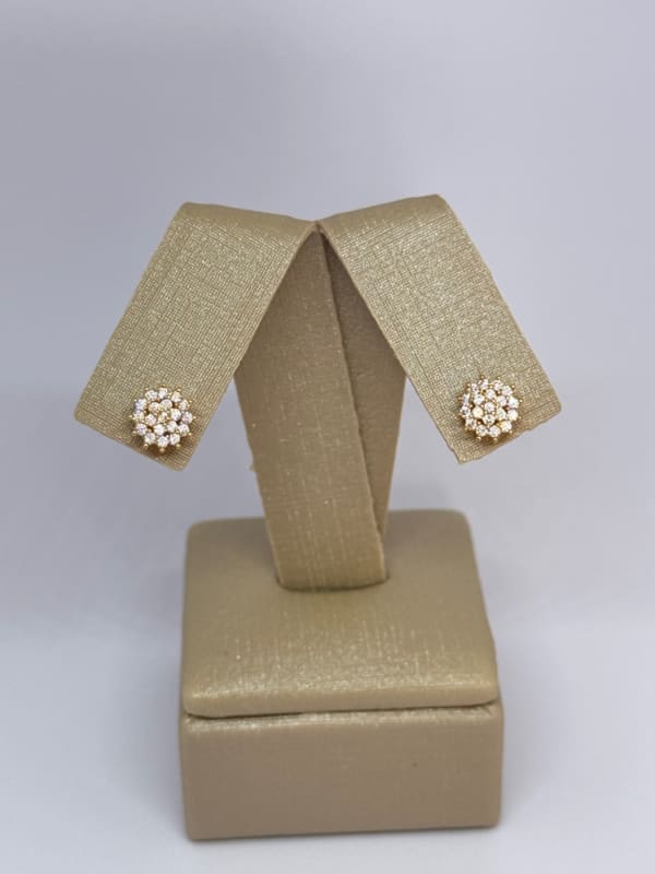 Brinco Flor de Zircônias