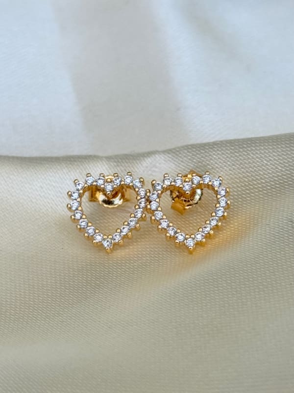 Brinco Coração Delicado Dourado com Zircônias