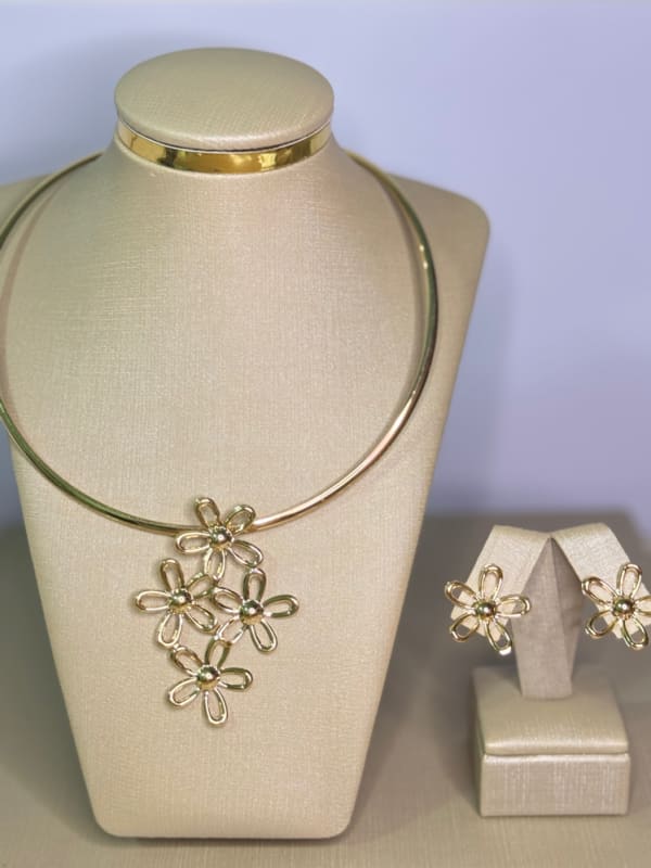 Conjunto Flor Glam
