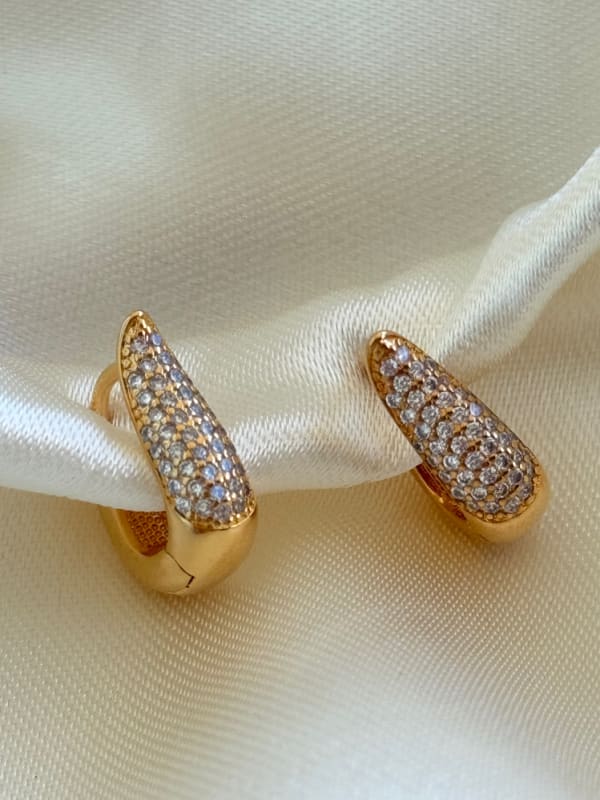 Brinco Gota Cravejada Luxo