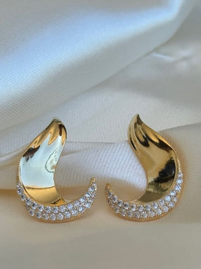 Brinco Meia-Lua Dourado com Zircônias