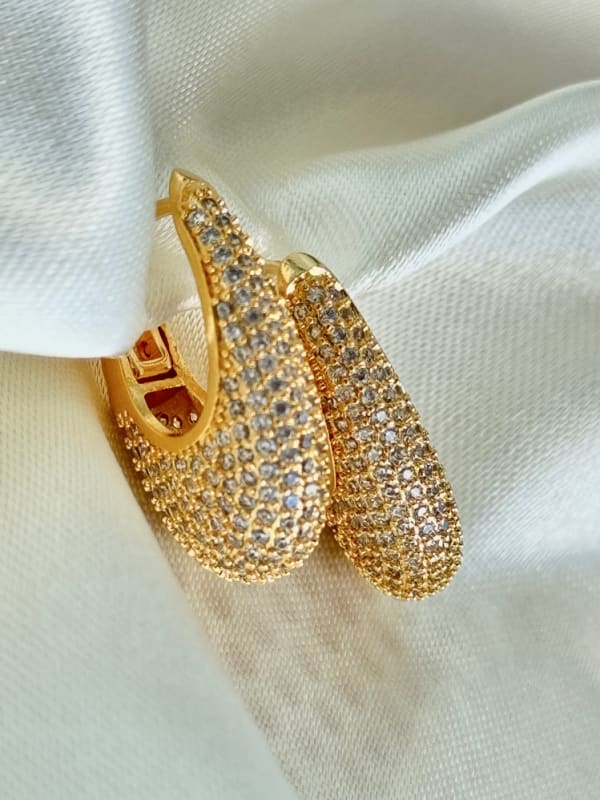 Brinco Gota Glam Cravejada
