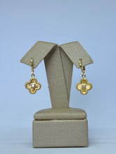 Brinco trevo dourado